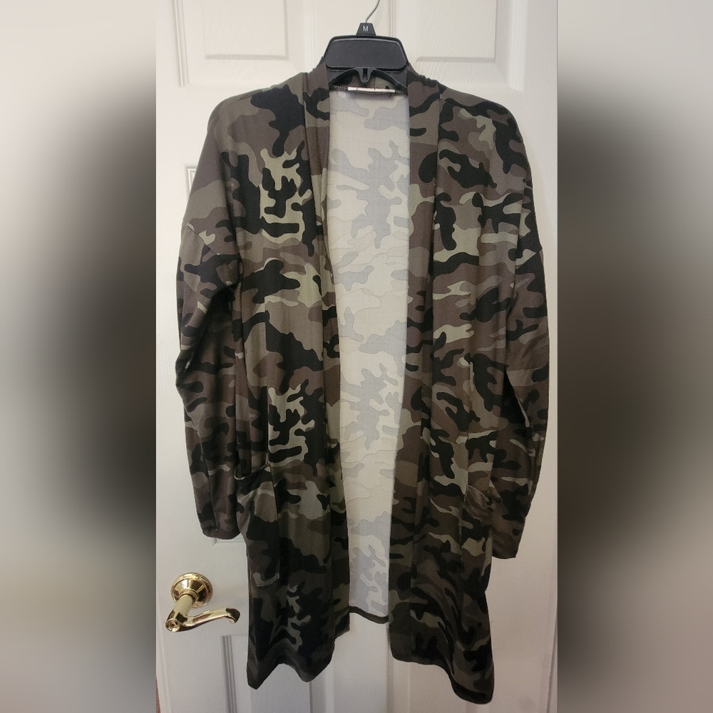 Jules & James Boutique Camo Cardigan Size Large